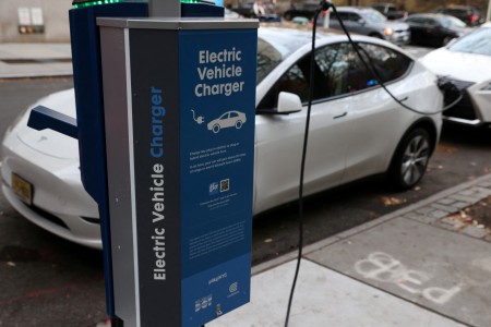 White House touts $1 billion fund to help auto suppliers retool for EVs